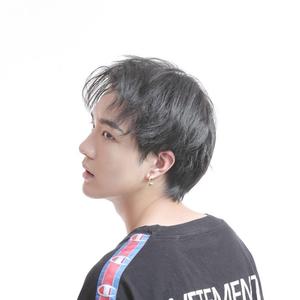 男模全身脱的精光GαyGAY
